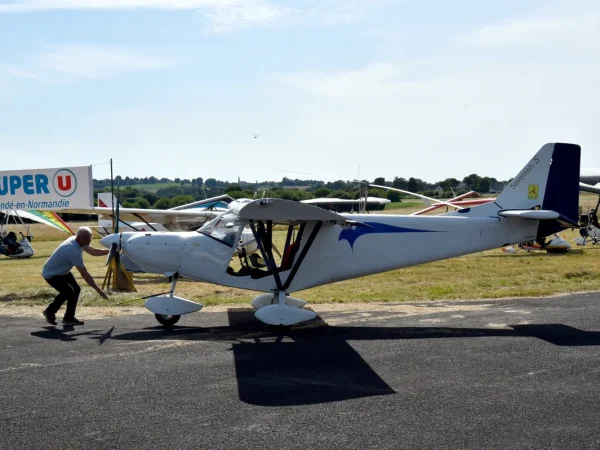 Sortie du club a Conde-en-Normandie, plusieurs ULM rassembles
